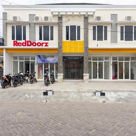 Reddoorz Syariah @ Kebraon Hotel Сурабая Екстериор снимка