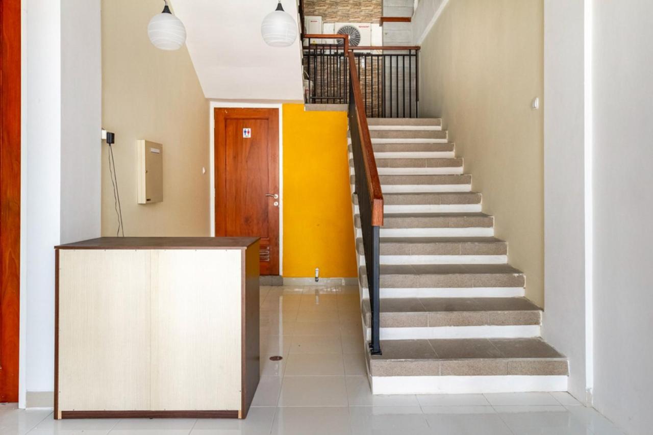 Reddoorz Syariah @ Kebraon Hotel Сурабая Екстериор снимка