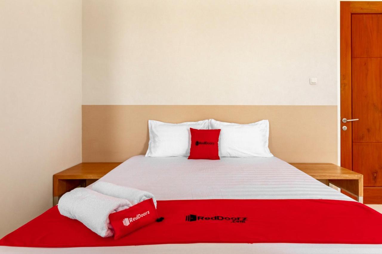 Reddoorz Syariah @ Kebraon Hotel Сурабая Екстериор снимка