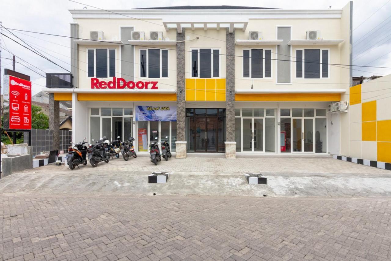 Reddoorz Syariah @ Kebraon Hotel Сурабая Екстериор снимка
