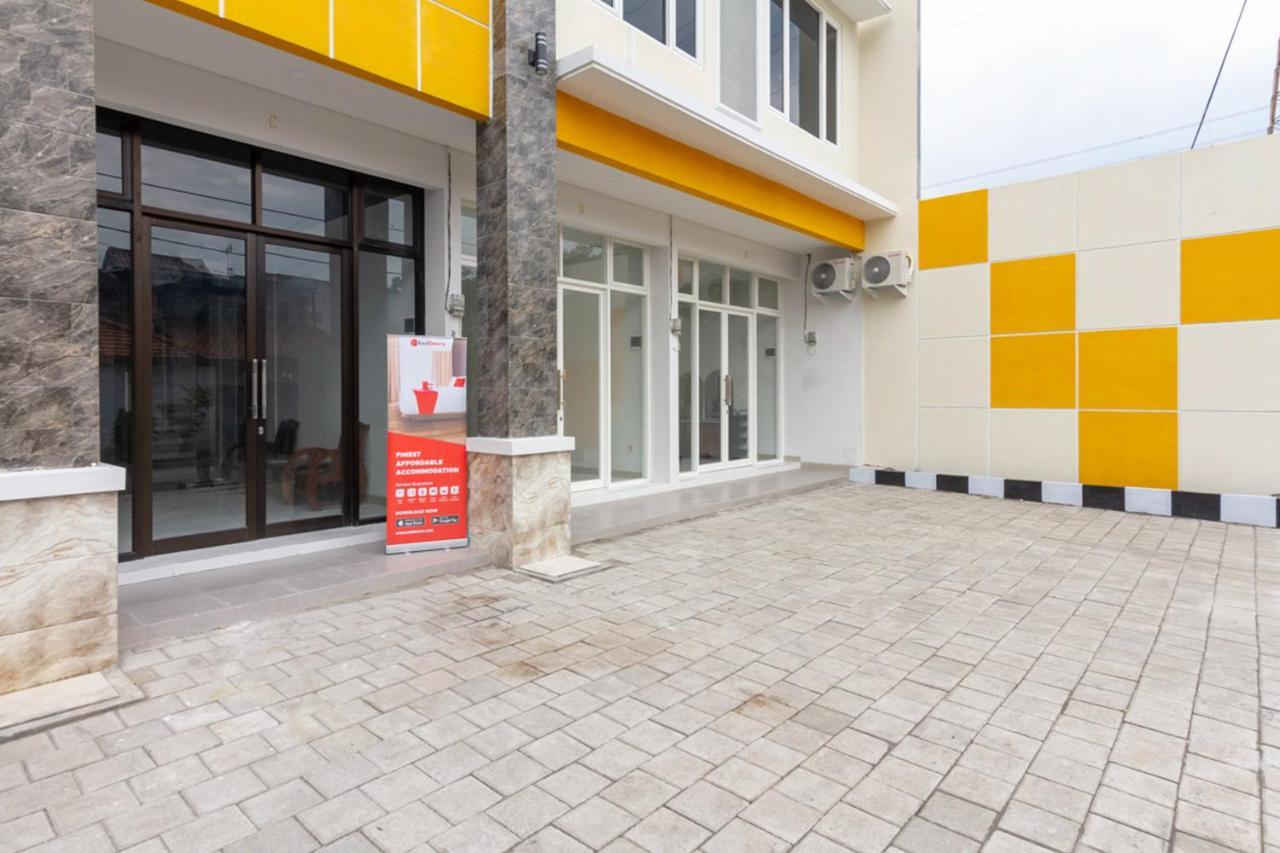 Reddoorz Syariah @ Kebraon Hotel Сурабая Екстериор снимка