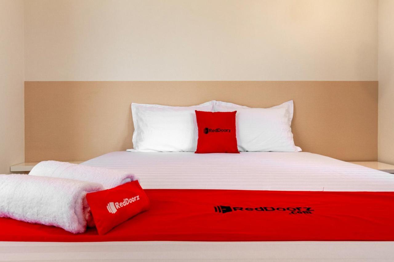 Reddoorz Syariah @ Kebraon Hotel Сурабая Екстериор снимка