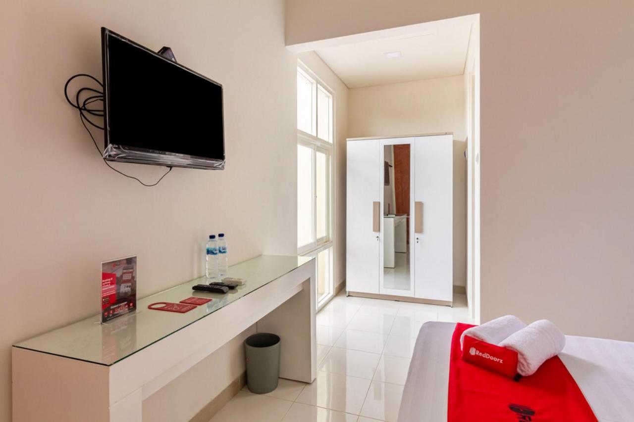 Reddoorz Syariah @ Kebraon Hotel Сурабая Екстериор снимка