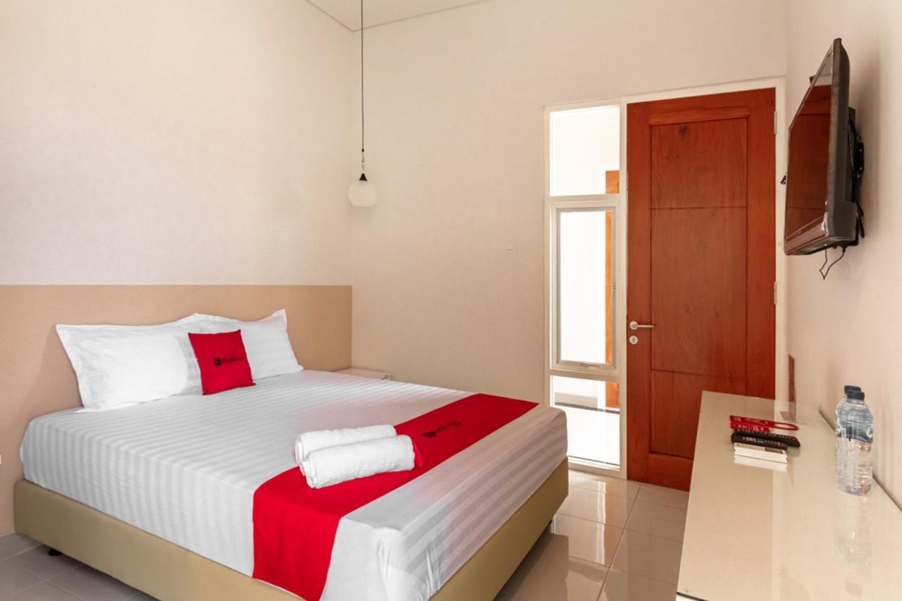Reddoorz Syariah @ Kebraon Hotel Сурабая Екстериор снимка