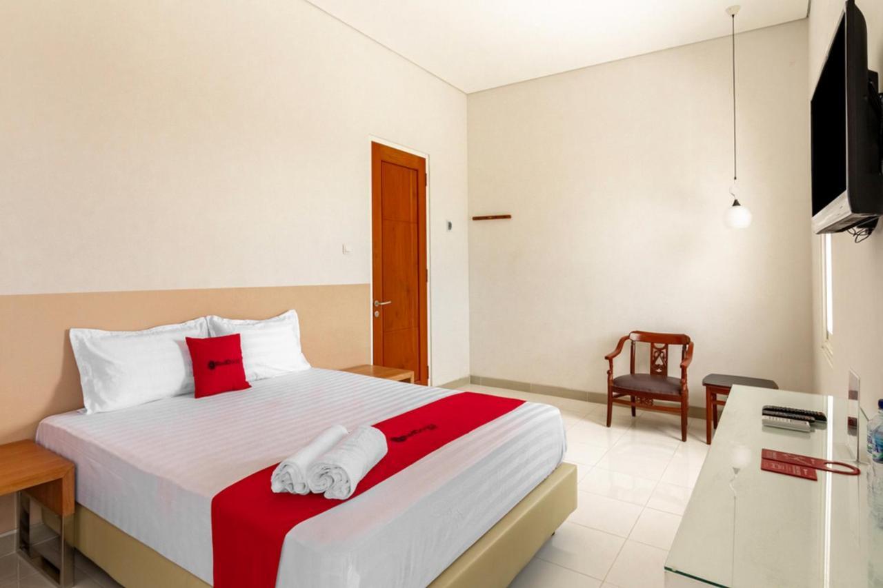 Reddoorz Syariah @ Kebraon Hotel Сурабая Екстериор снимка