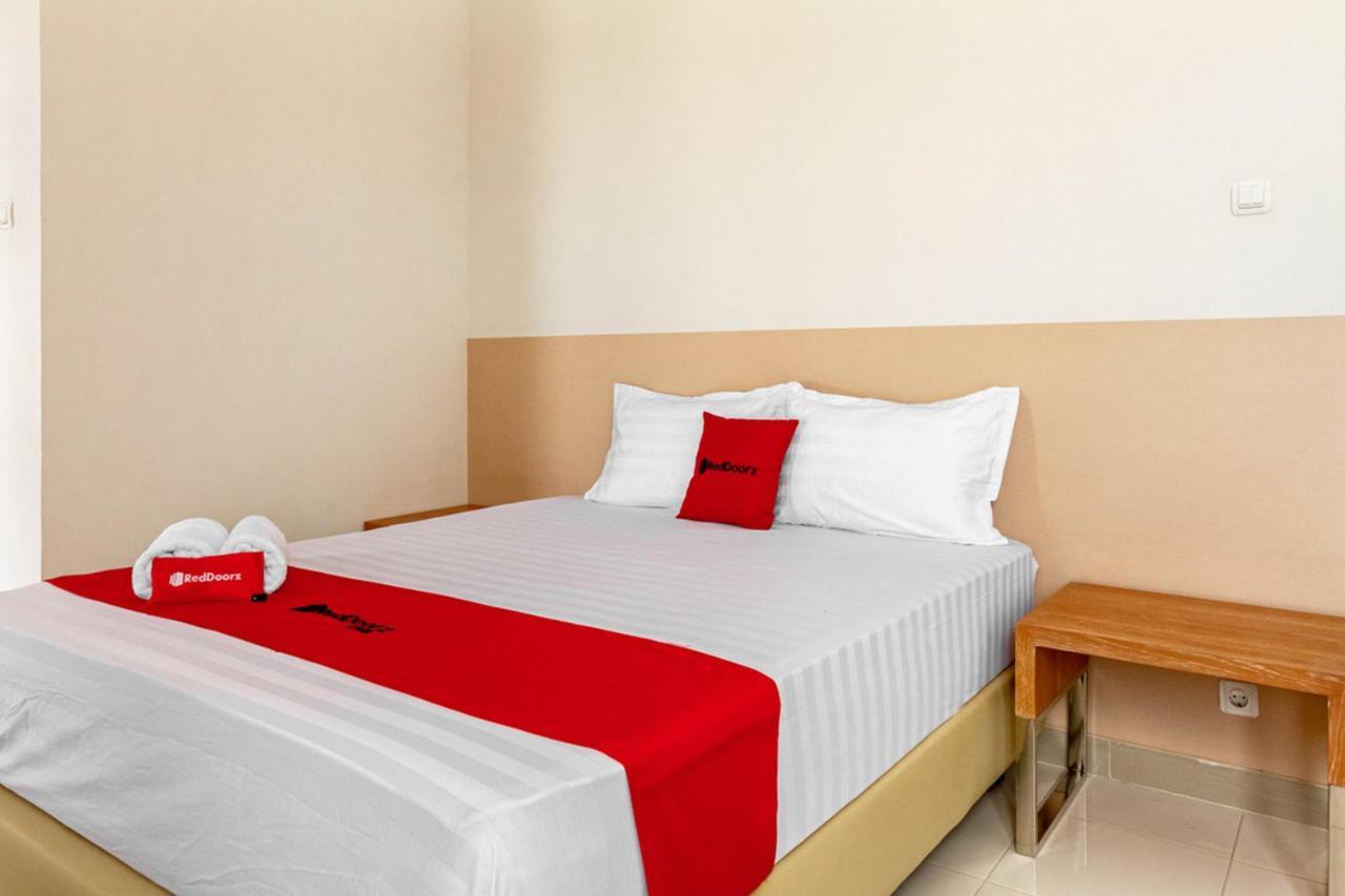 Reddoorz Syariah @ Kebraon Hotel Сурабая Екстериор снимка