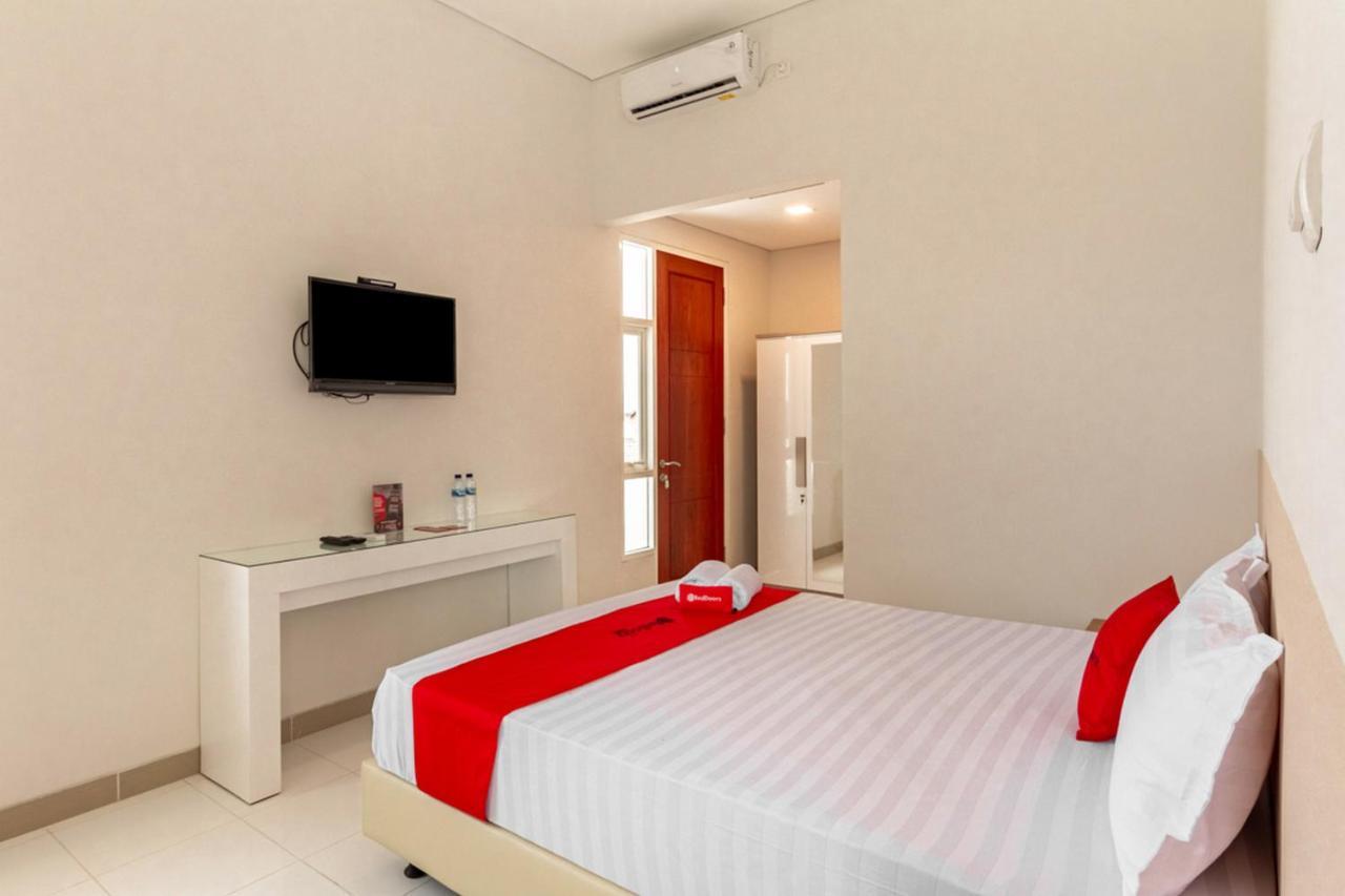 Reddoorz Syariah @ Kebraon Hotel Сурабая Екстериор снимка