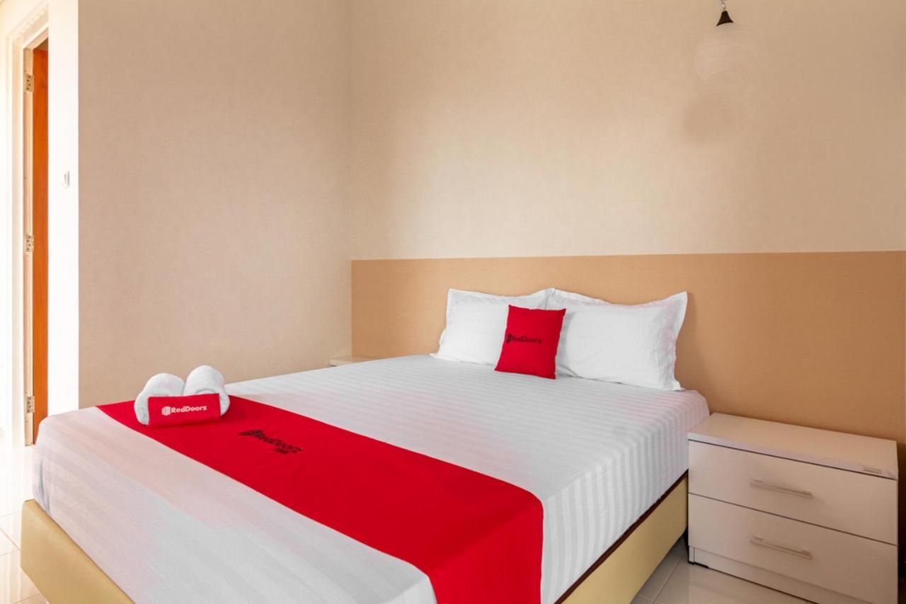 Reddoorz Syariah @ Kebraon Hotel Сурабая Екстериор снимка