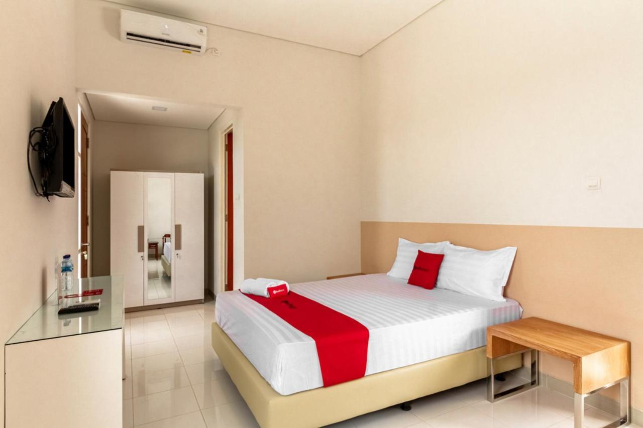 Reddoorz Syariah @ Kebraon Hotel Сурабая Екстериор снимка