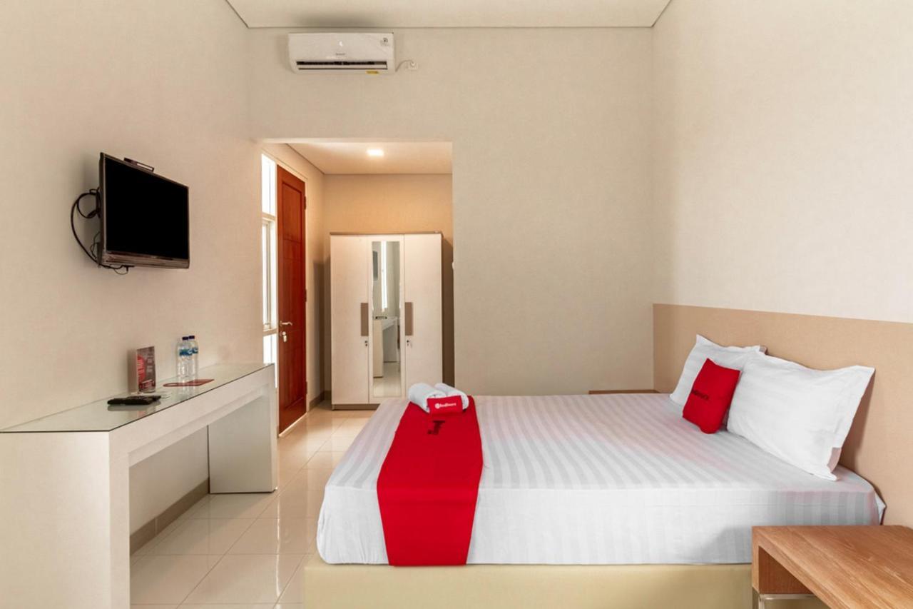 Reddoorz Syariah @ Kebraon Hotel Сурабая Екстериор снимка