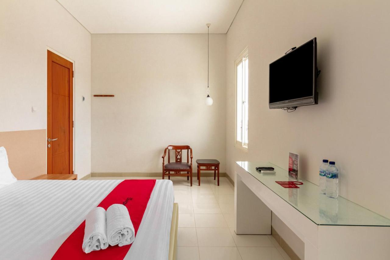 Reddoorz Syariah @ Kebraon Hotel Сурабая Екстериор снимка